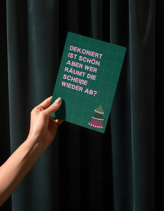 Lustige X-Mas Postkarte "Dekoriert ist schön, aber wer räumt die Scheiße wieder auf?"